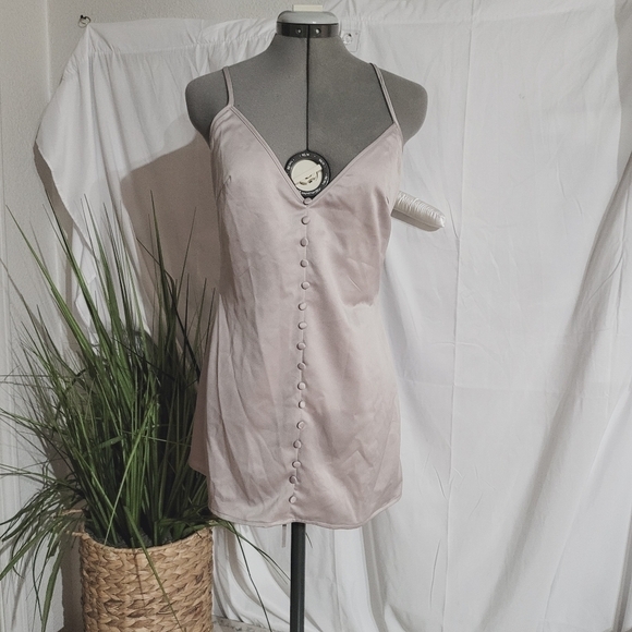 MISSGUIDED button through mini dress in silver satin Size: 4 - Picture 5 of 9